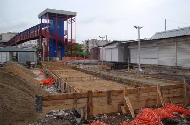 Пазарът в Димитровград полага основи за 5 павилиона. Търговците ще ги строят сами