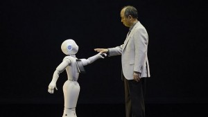 Роботът Пепър разбира човешките чувства СНИМКИ