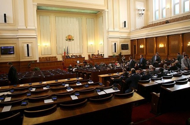 Депутатите одобриха емитирането на дълг от близо 1.5 млрд. евро