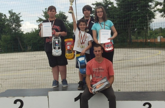 Успешен старт на родните автомоделисти