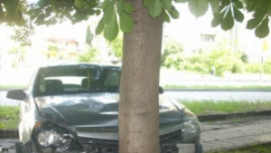 Такси предизвика катастрофа и избяга