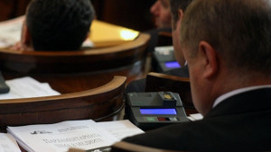 Депутатите взели със 186 лв помалко през месец май