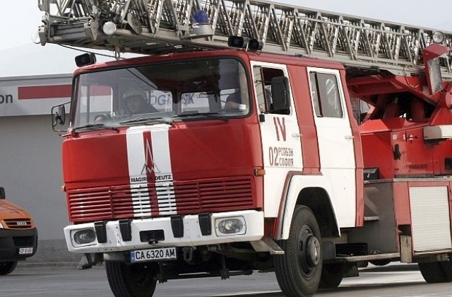 Автобус на градския транспорт горя в столичен квартал