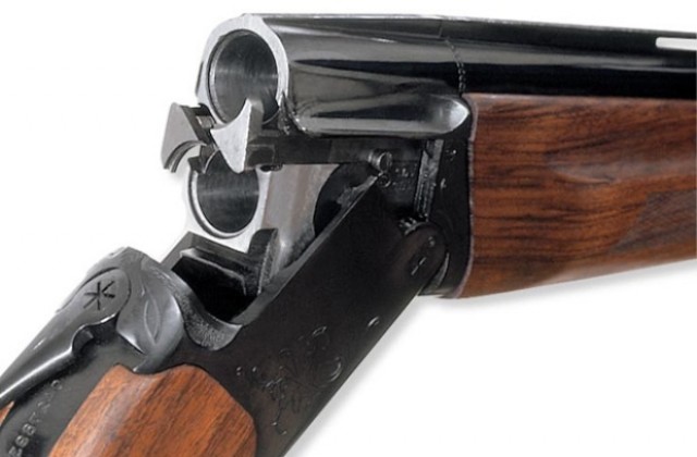 Възрастен мъж укривал незаконно оръжие и боеприпаси в дома си