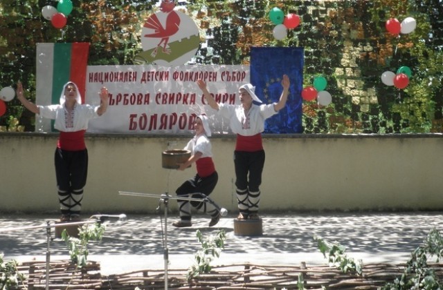 Победителите в събора  „Върбова свирки свири“