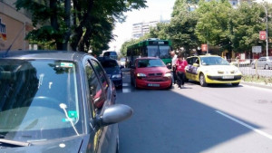 Блъснаха се автобус и цивилна патрулка