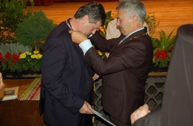 Онкологът проф. Иван Гаврилов стана почетен гражданин на Монтана