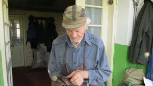 Брошура ограмотява финансово пенсионерите пази ги от измами