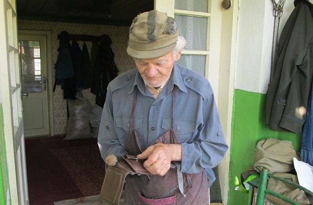 Брошура ограмотява финансово пенсионерите, пази ги от измами