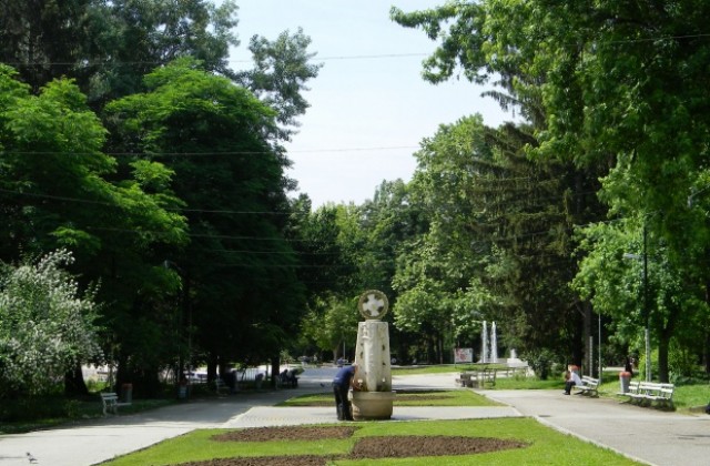Топло до края на седмицата, от понеделник - дъждове