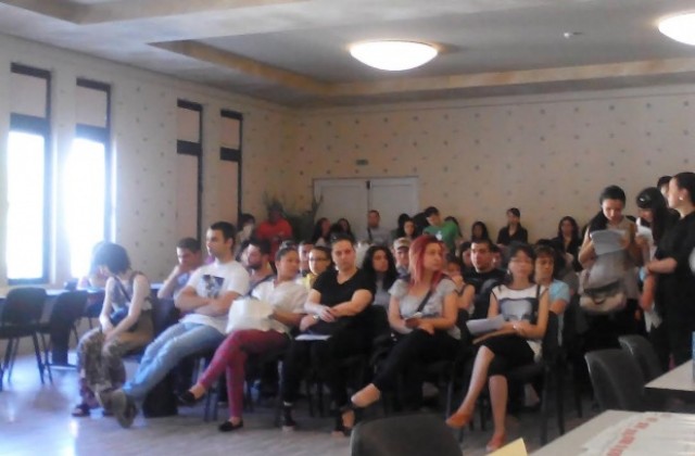 Частни фирми обявиха 200 работни места