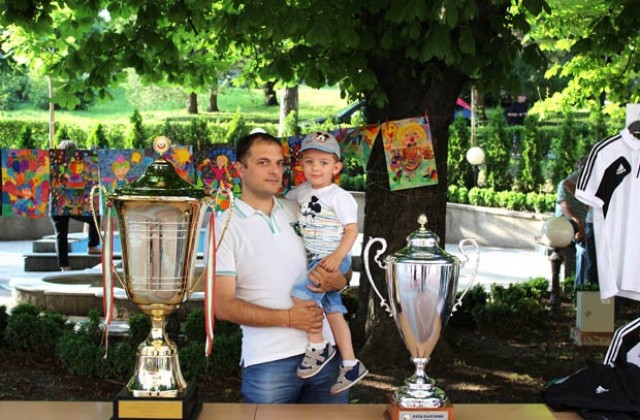 Попово празнува с купите на „Лудогорец“