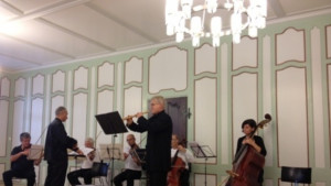 Пианистът Йовчо Крушев и диригентът Милко Коларов на габровска сцена