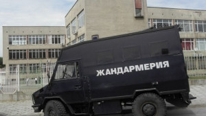 Специализираните полицейски части се включиха в охраната на черешовите масиви