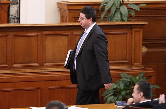 Финансовият министър: Мотивите за вота са претоплен тюрлюгювеч без сол