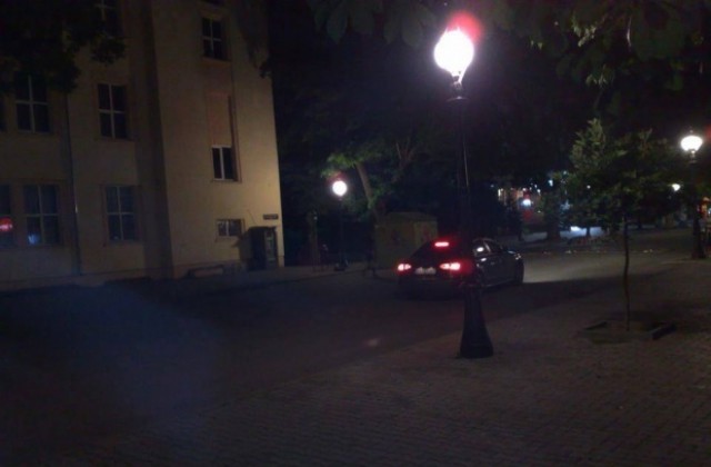 Цветята за Паоло са прегазени от собственика на колата