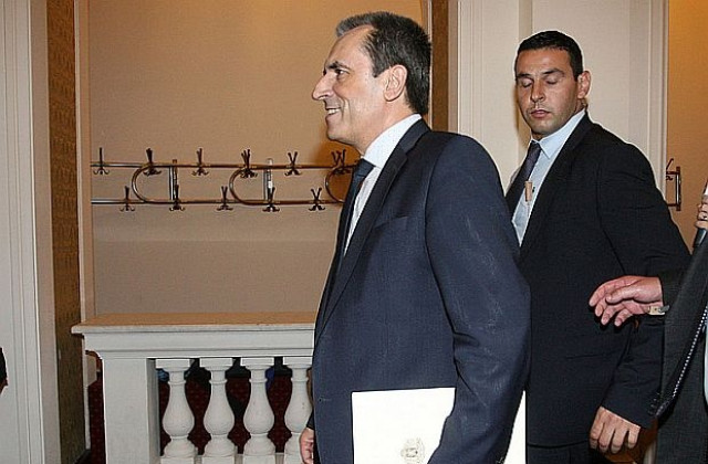 Орешарски не се изказа в дебата по вота на недоверие