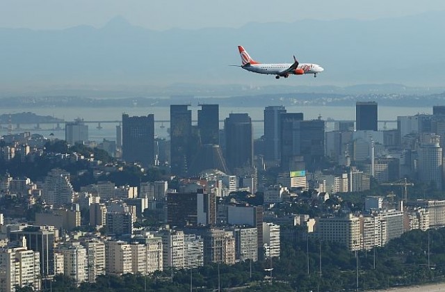 Служители на летищата в Рио де Жанейро обявиха стачка