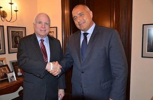 Борисов обсъди с Джон Маккейн кризата в Украйна и „Южен поток