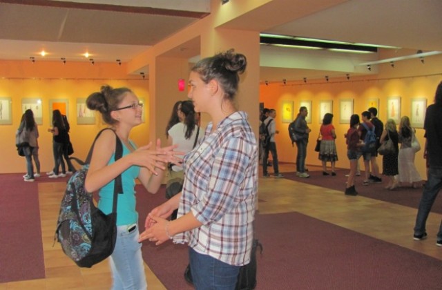 Откриха изложба на клуб Моден дизайн при ПМГ Проф. Емануил Иванов