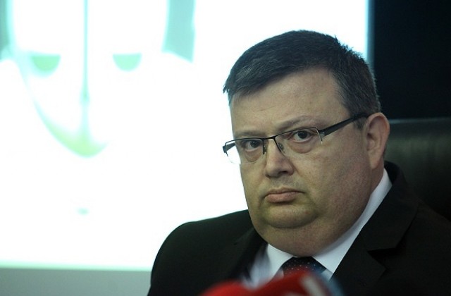 Цацаров призна: ОЛАФ разследва в София злоупотреби с евросредства