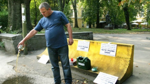 Зевзек иска да сади дървета с имена на политици