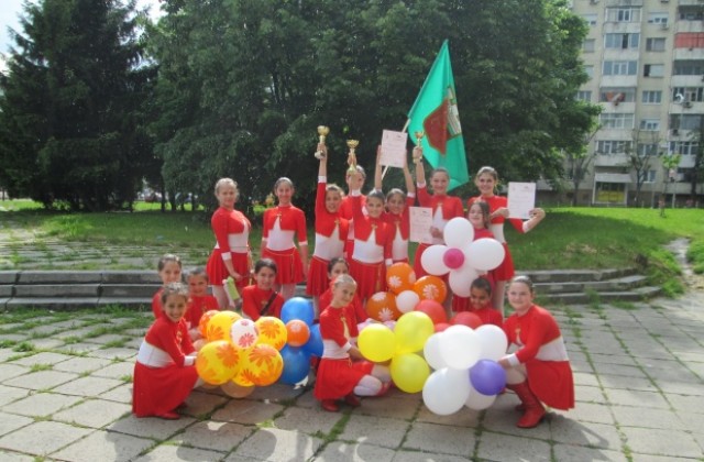 Успешен сезон за мажоретките на СОУ Вичо Грънчаров в Г. Оряховица