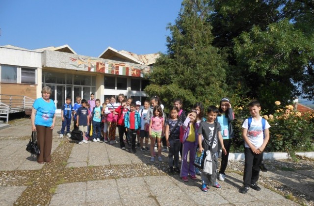 Забавления в детска игротека „Палавници