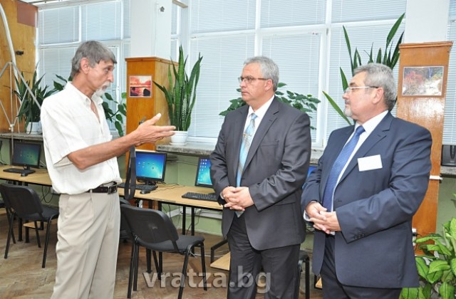 Два нови компютърни кабинета отвориха врати във врачанско училище