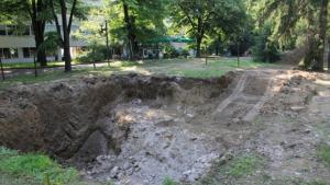 Старинен зид изникна при изкопни работи по проект