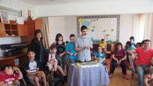 Тони Дуковски зарадва децата с увреждания в център Зорница