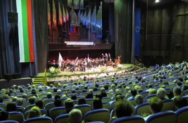 Благотворителен концерт за децата на загинали полицаи и военни