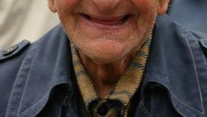 Без срам измамниците завличат възрастни хора дядо се подлъга и