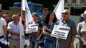 Кюстендилци на протест в София срещу връщането на джамии и