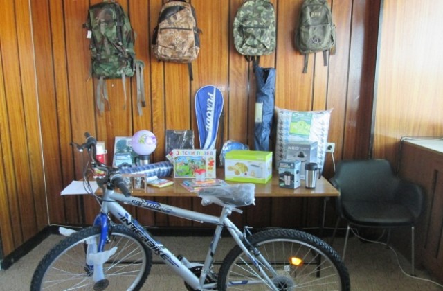 Наградиха участниците в Движи се и победи, 73- годишен спечели велосипед