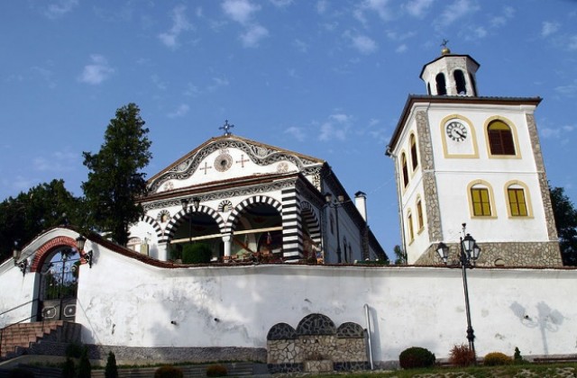 Черквата в Сапарево, копие на Рилския манастир на 150 години