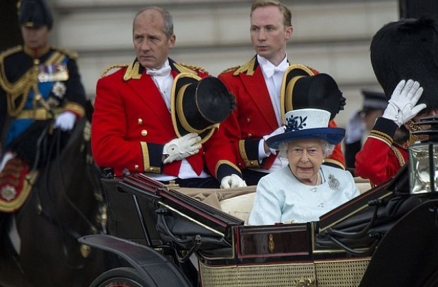 Великобритания отбеляза с топовни салюти рождения ден на кралицата