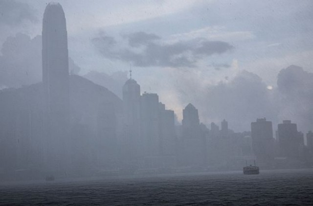 Евакуираха десетки хиляди хора в Южен Китай заради бурята „Хагибис