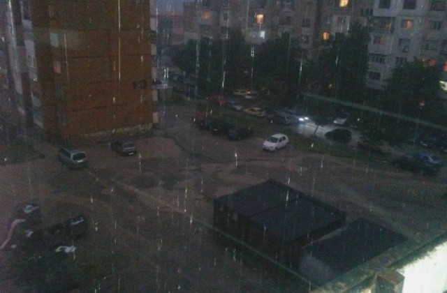 Проливен дъжд в Сливен, наводенни улици, мазета и приземни етажи