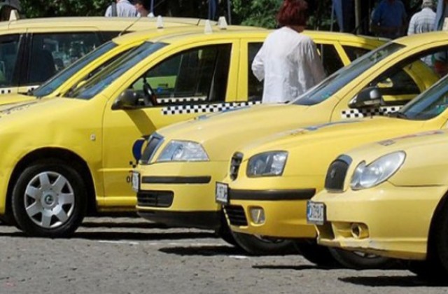 Няма да вдигат цените на таксиметровите услуги в Ловеч