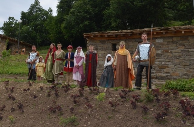 Фотоси и средновековни облекла оживяха в „Моят поглед към Хоталич“