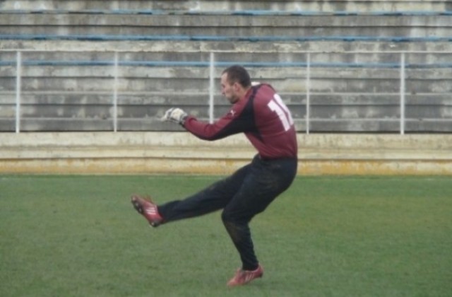 Акалски подписа с Черно море, Курьор ще го стори днес