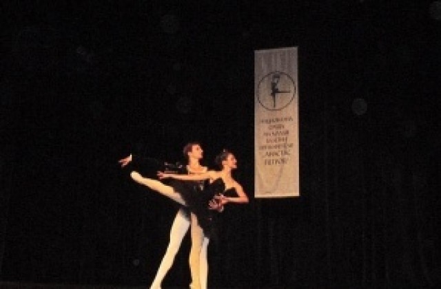 Ралица Илиева спечели Голямата награда на 16-я балетен конкурс Анастас Петров
