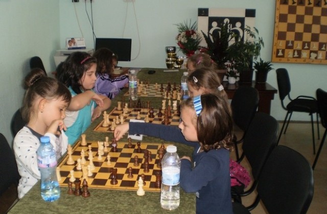 Малки шахматисти от ЦДГЧучулига участваха в турнир в СКШПлевен 21