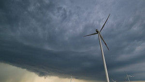 Плашат енергийния регулатор със съд заради пониски цени на тока