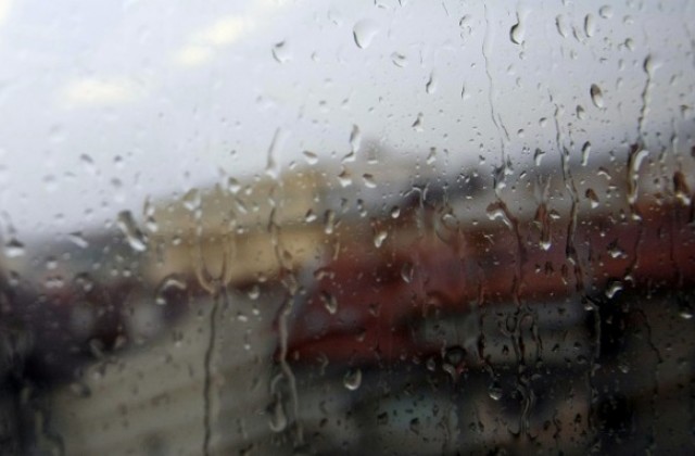 Водата заля мост във варненско село