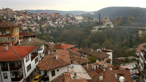 Мистериозен дим и миризма над В Търново никой не знае