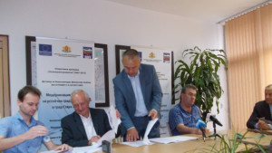 Подписаха договора за проектиране на токоизправителните станции