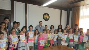 Наградиха призьорите в конкурса за детско творчество Приятелството в моя