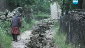 Унищожена реколта и отнесени пътища в Смолянско след градушка